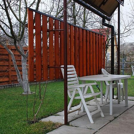 House In Bohatyrska Street Киев Экстерьер фото