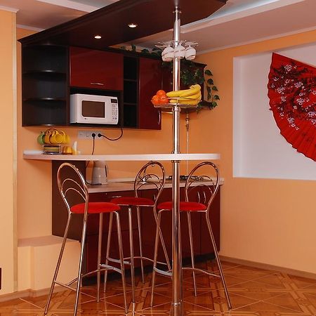 House In Bohatyrska Street Киев Экстерьер фото