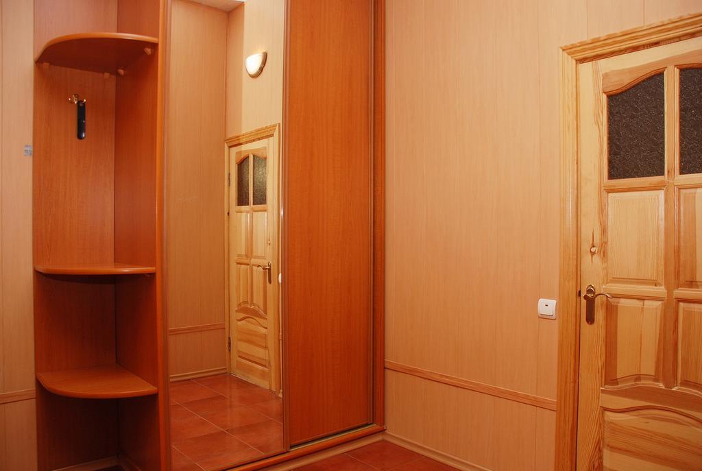House In Bohatyrska Street Киев Экстерьер фото